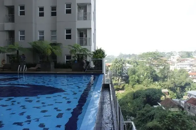 Deluxe 2Br Apartment At Parahyangan Residence - Dış Mekan