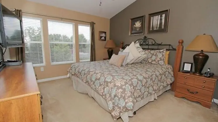 Deluxe 3 Bed 3 Bath Home Windsor Hill