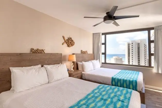 Deluxe 32nd Floor Condo - Gorgeous Ocean Views, Free Wifi & Parking! by Redawning