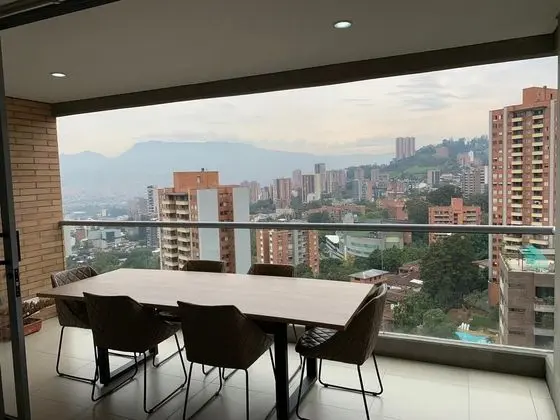 Deluxe Apart. City Views by Nomad Guru