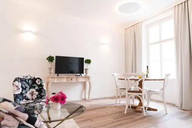 Deluxe Apartment in the Historic Centre With Private Parking - Oda