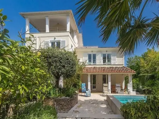 Deluxe Apartment in Premantura With a Shared Swimming Pool - Dış Mekan