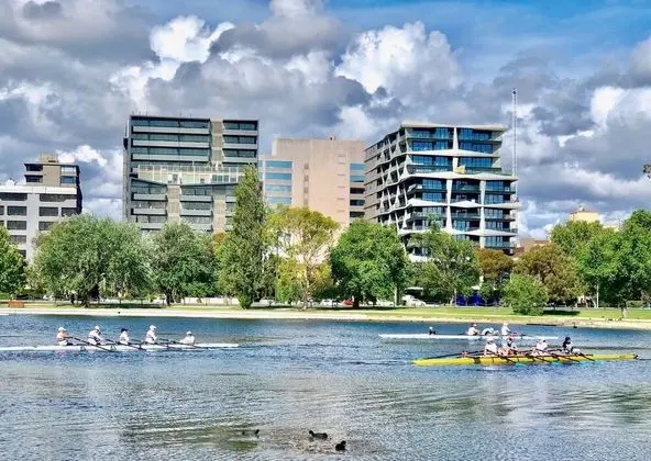 Deluxe and Brand New Lakeside Apartment