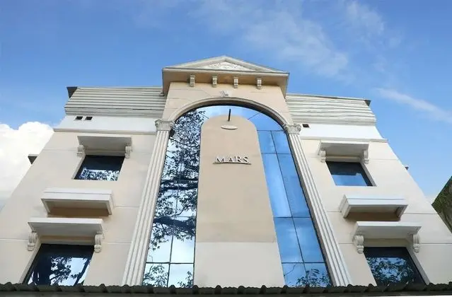 Deluxe Hotel
