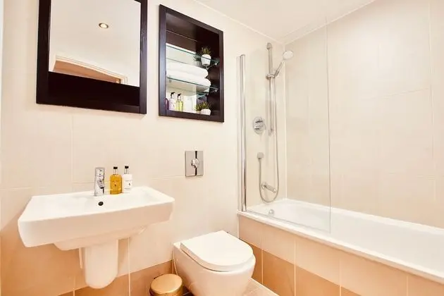 Deluxe City Centre Apt Balcony & View & Free Parking - Banyo Tipleri