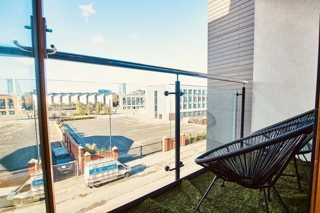 Deluxe City Centre Apt Balcony & View & Free Parking - Oda Manzaraları