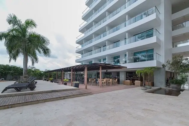 Deluxe Condo W Amenities & Beach