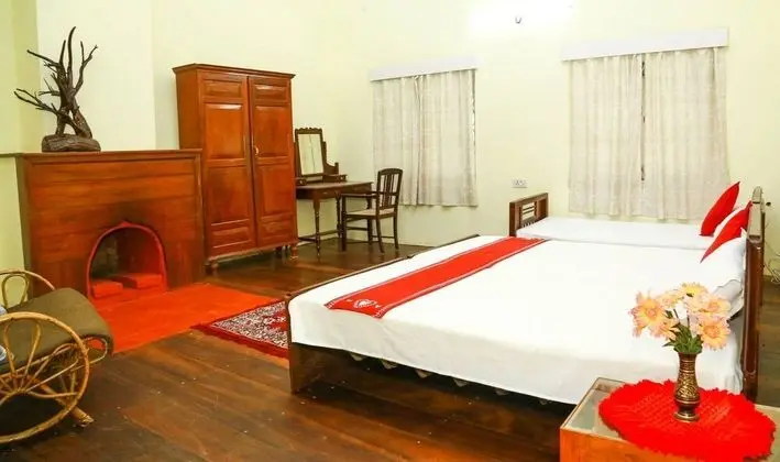 Deluxe Double Room In British Bungalow - Oda