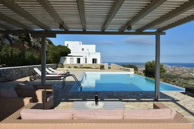 Deluxe Villa - Infinity Pool & Helipad by VillaRentalsgr