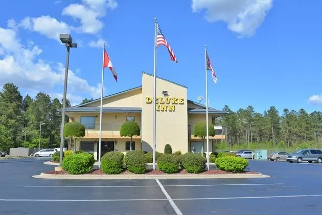 DELUXE INN FAYETTEVILLE