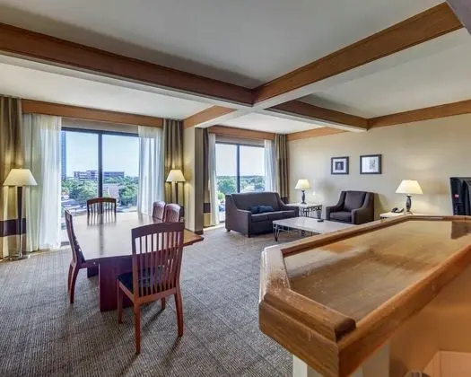 Deluxe Inn