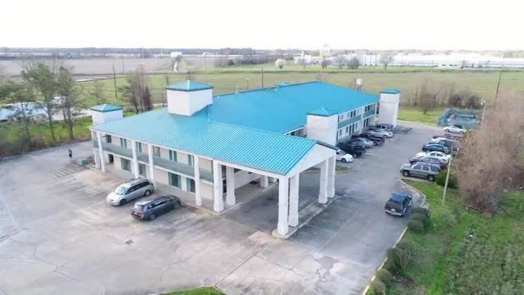 Deluxe Inn & Suites - Dış Mekan