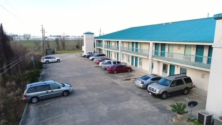 Deluxe Inn & Suites - Dış Mekan