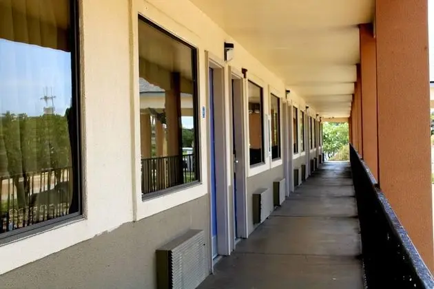 Deluxe inn & Suites - Dış Mekan