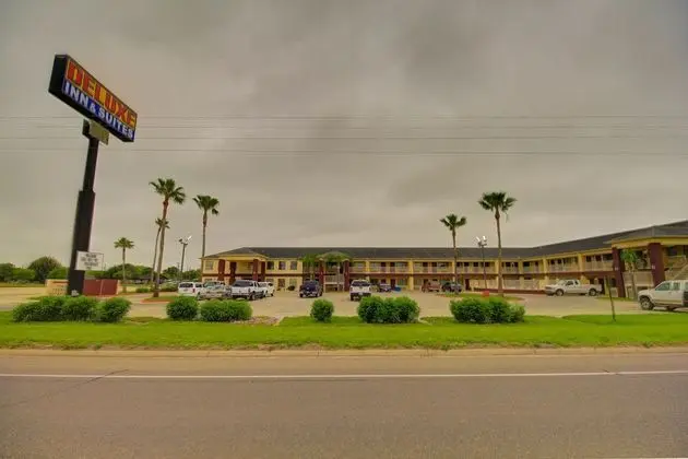 Deluxe Inn & Suites - Dış Mekan
