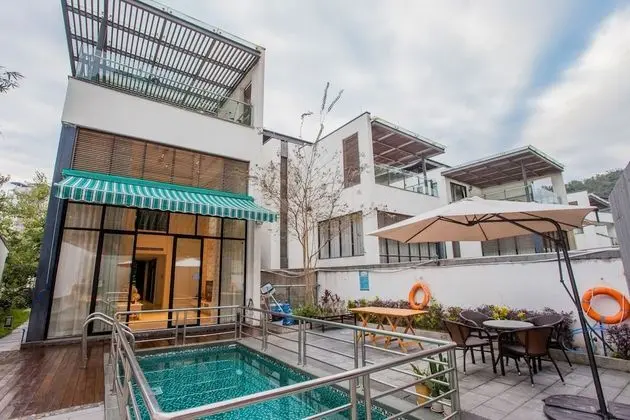 Deluxe Villa in Mingyue Mountain and Stream