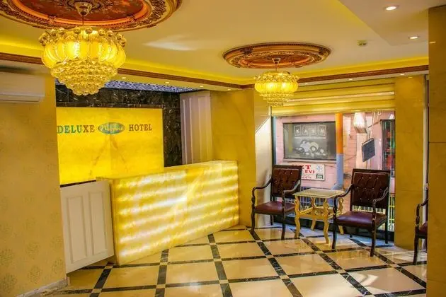 Deluxe Newport Hotel - Lobi