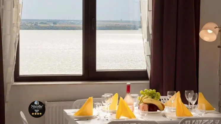Deluxe Nicolle Solid Residence Mamaia - Yerinde Yemek
