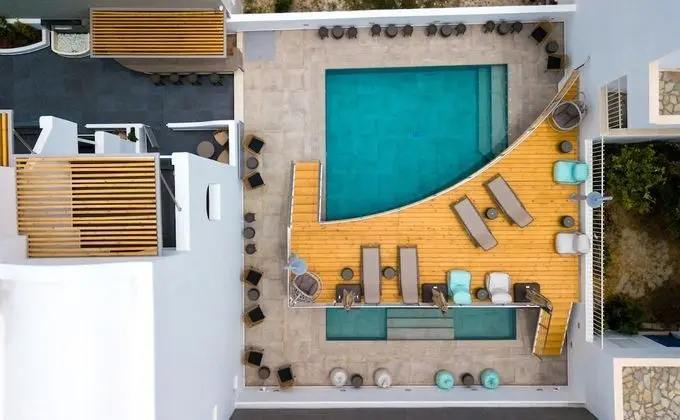 Deluxe Hotel Santorini
