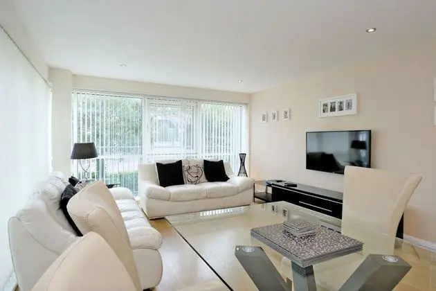 Deluxe and Secure Apartment Close to Aberdeen City Centre