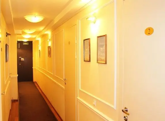 Deluxe Hotel - Lobi