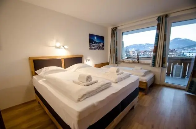 Deluxe Studio TOP 23