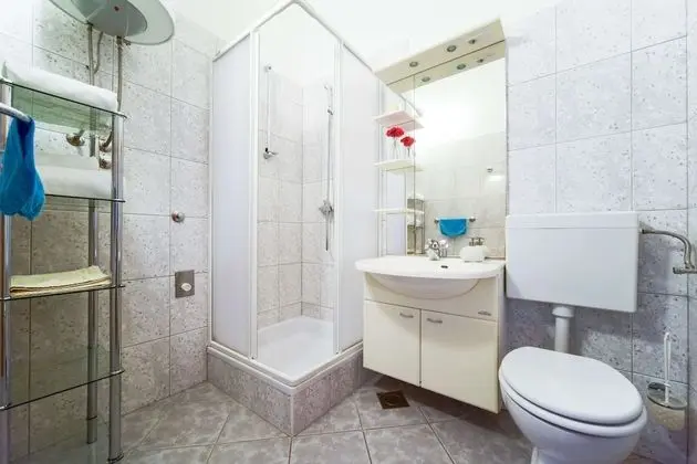 Deluxe Two-bedroom Apartment With a Jacuzzi Large Terrace With Garden - Banyo Tipleri