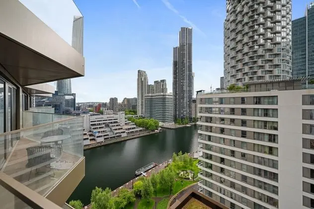Deluxe two Bedroom Canary Wharf Apartment With River Views
