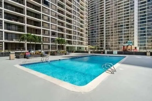 Deluxe Waikiki Banyan Condos - Free Parking & Wifi - Havuz
