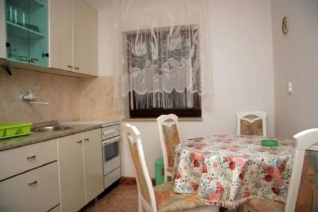 Demar - 70m From sea - A1-crveni - Oda Düzeni