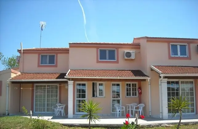 Demis Apartments