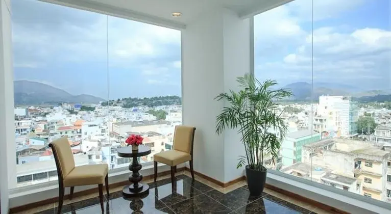 Den Long Do Hotel & Restaurant - İç Mekan