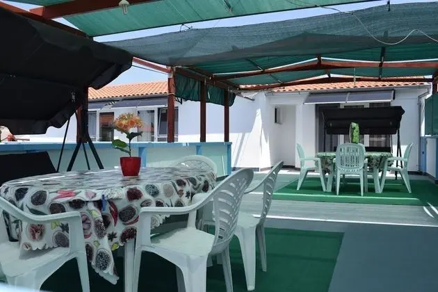 Den - With Pool - C3