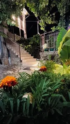 Denis Guest House - Dış Mekan