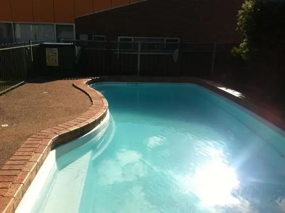 Denman Motor Inn - Havuz