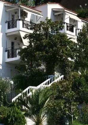 Dennis Hotel - Dış Mekan