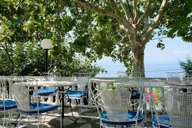 Dennis Hotel - Yerinde Yemek