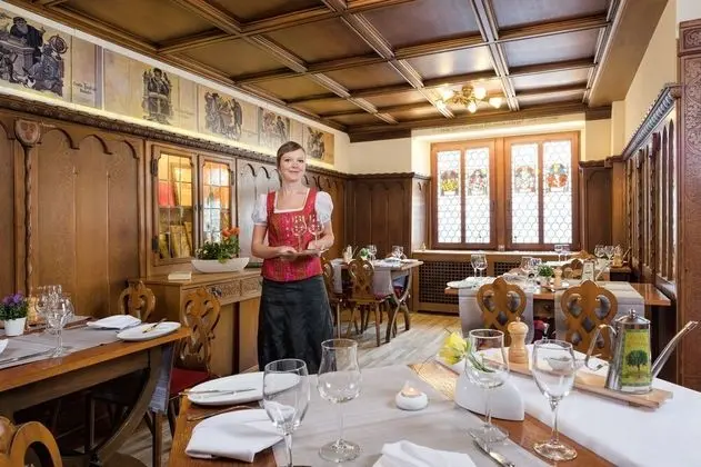 Der Löwen in Staufen - Yerinde Yemek