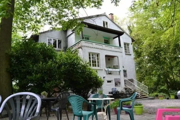 Des Jardins De La Fontaine Qui Bout