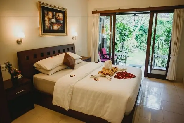 Desak Putu Putra Hidden