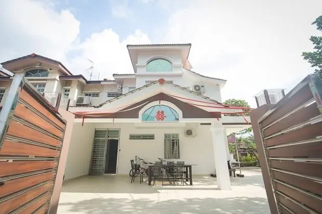 DesaTebrau NewStar Homestay - Wedding Bridal House