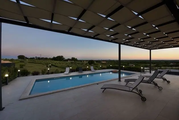 Villa Descansa 6 Persons Private Pool Villa With Playground for Children gym and Game Room Rural Area