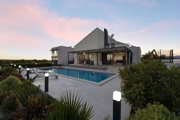 Villa Descansa 6 Persons Private Pool Villa With Playground for Children gym and Game Room Rural Area - Oda
