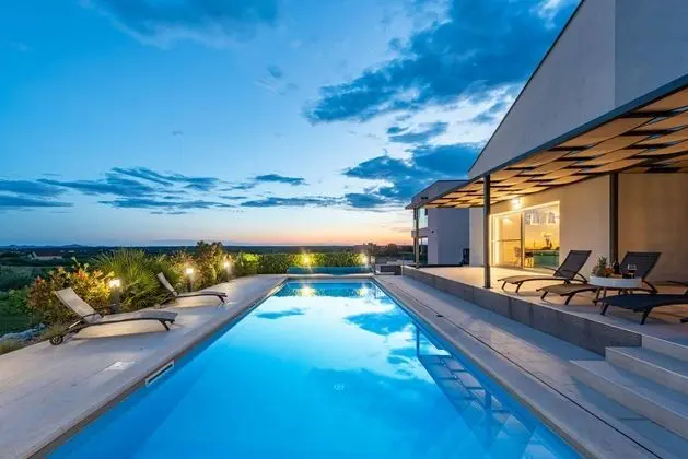 Villa Descansa 6 Persons Private Pool Villa With Playground for Children gym and Game Room Rural Area - Öne Çıkan Resim