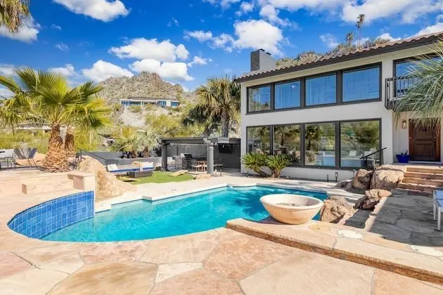 Desert Lagoon by Avantstay Luxury Phoenix Home w/ Entertainers Backyard