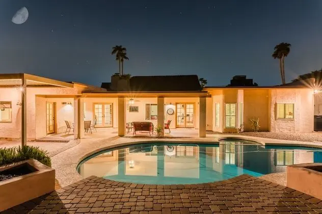Desert Ridge by Avantstay Spacious Oasis w/ Pool & Hot Tub