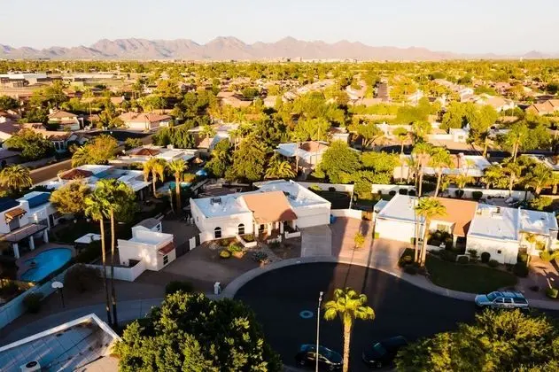 Desert Ridge by Avantstay Spacious Oasis w/ Pool & Hot Tub - İç Mekan
