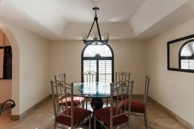 Desert Ridge by Avantstay Spacious Oasis w/ Pool & Hot Tub - Yerinde Yemek