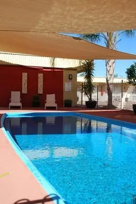 Desert Sand Motor Inn - Havuz