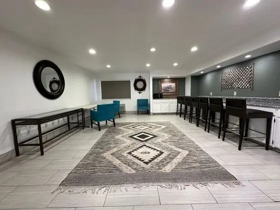 Desert Sands Inn & Suites - Lobi